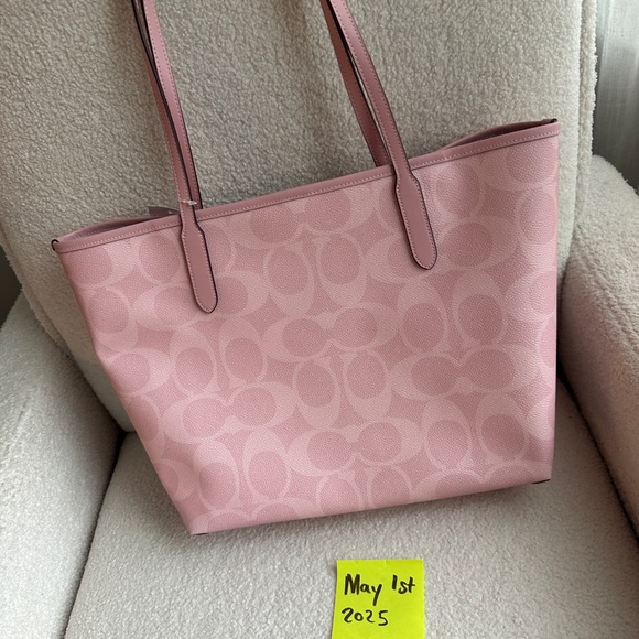 City Tote Bag In Signature Canvas - Picture 9 of 9